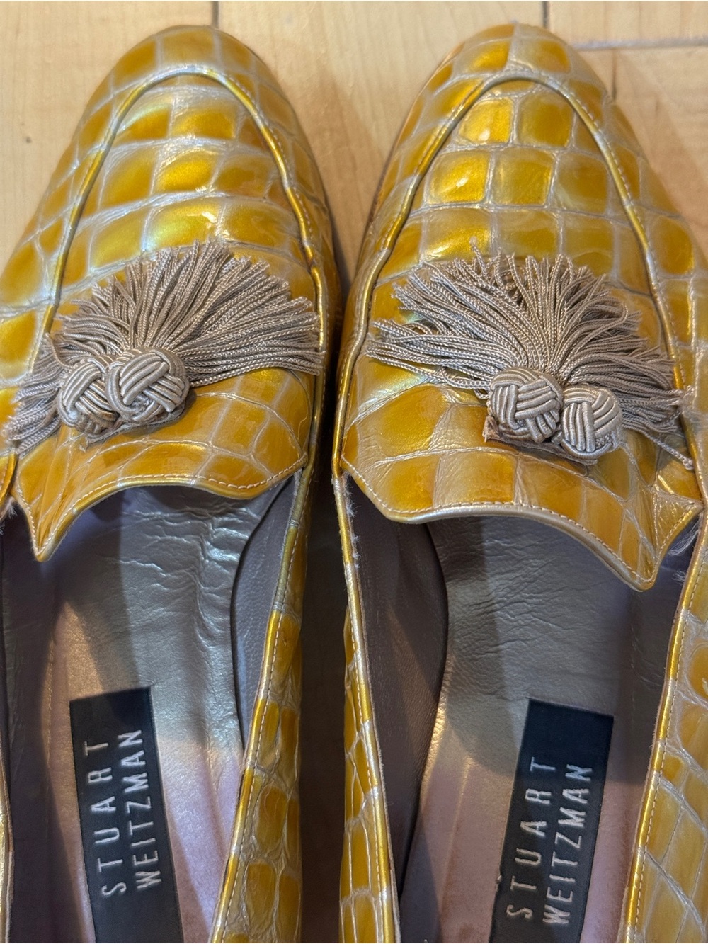 Stuart Weitzman Vintage Yellow Croc-Embossed Tassel Loafers Size 8